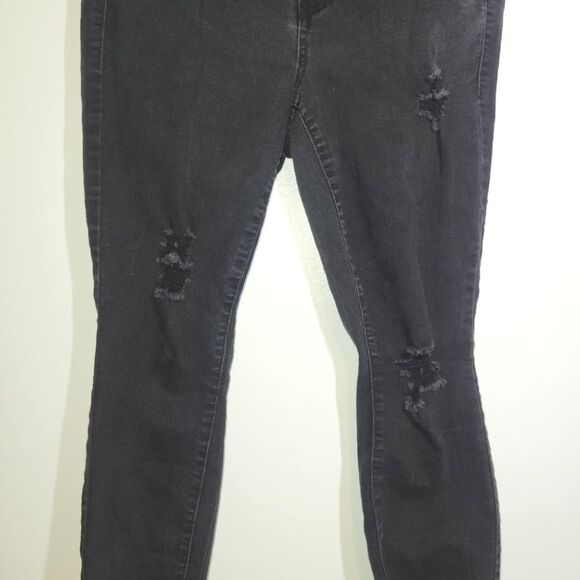 Torrid Black Distressed Cropped Skinny Jeans 12 - Picture 4 of 14